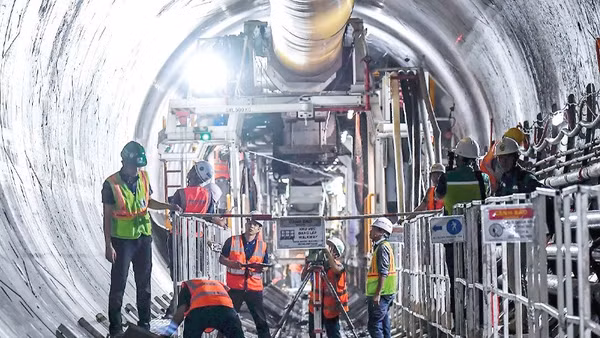 Robot TBM của Công ty cổ phần FECON đang thi công hầm ngầm metro Nhổn-ga Hà Nội.