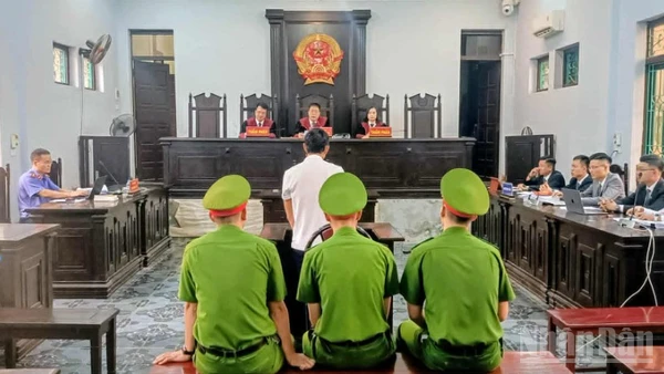 Quang cảnh phiên tòa.