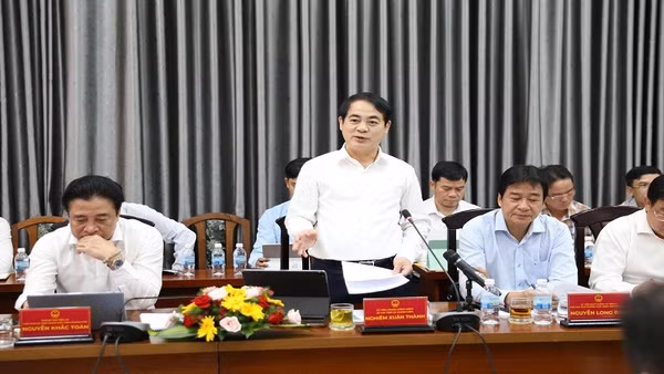 Đồng chí Nghiêm Xuân Thành, Ủy viên Ban Chấp hành Trung ương Đảng, Bí thư Tỉnh ủy Khánh Hòa phát biểu tại buổi làm việc. 