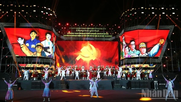 Chương trình nghệ thuật đặc biệt của tỉnh Hưng Yên được đầu tư kỹ lưỡng, mang hơi thở cuộc sống và niềm tin son sắt vào sự lãnh đạo của Đảng.