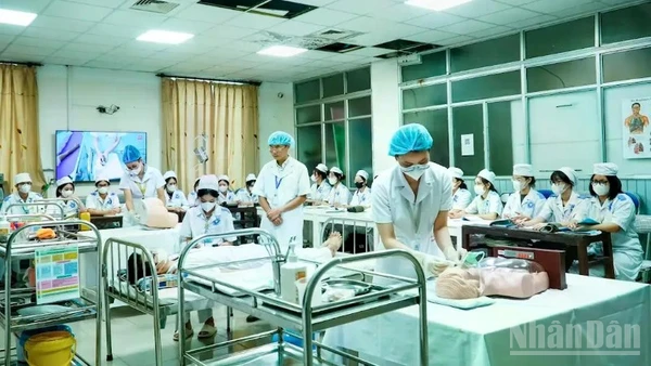 Sinh viên học tập tại Khoa Điều dưỡng, Trường đại học Y Dược Thái Bình.