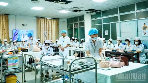 Sinh viên học tập tại Khoa Điều dưỡng, Trường đại học Y Dược Thái Bình.