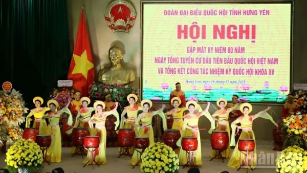 Chương trình nghệ thuật đặc sắc tại Hội nghị gặp mặt kỷ niệm.
