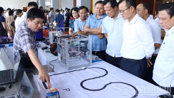 Hội thảo thu hút đông đảo cán bộ quản lý các cơ sở giáo dục trên địa bàn toàn tỉnh Hưng Yên. 