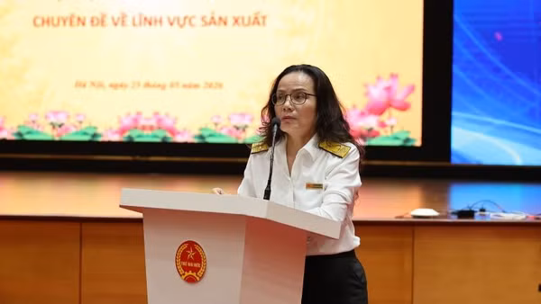 Phó Ban Kiểm tra Tô Kim Phượng phát biểu khai mạc lớp bồi dưỡng.