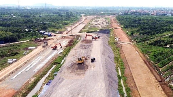 Hà Nội đang đẩy nhanh tiến độ các dự án để bảo đảm giải ngân vốn đầu tư công. (Ảnh: nhandan.vn)