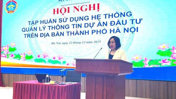 Bà Trần Thị Dung-Trưởng phòng Công nghệ thông tin và Chuyển đổi số phát biểu.