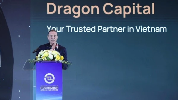 Ông Dominic Scriven chia sẻ tại VLCA 2025. (Ảnh: Lê Toàn)