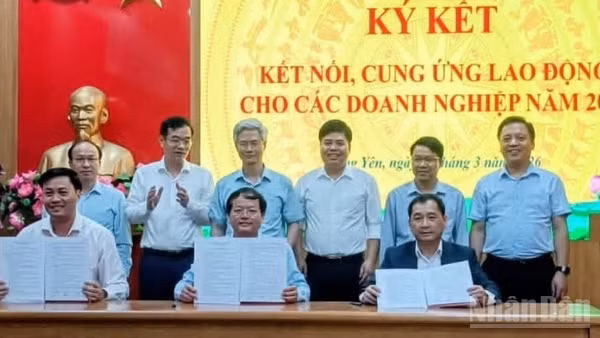 Có 6 đơn vị ký kết hợp tác đào tạo theo đơn đặt hàng tại Hội nghị kết nối cung cầu lao động cho doanh nghiệp do Sở Nội vụ tỉnh Hưng Yên tổ chức.