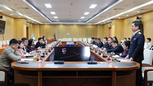 Phó Cục trưởng Cục Thuế Vũ Chí Hùng phát biểu tại buổi làm việc.