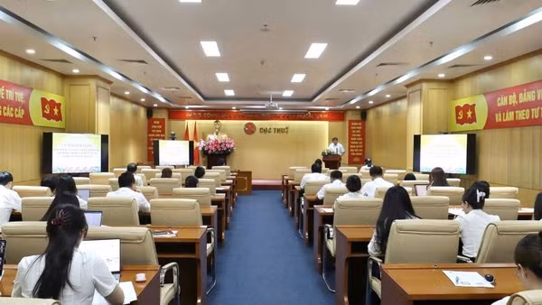 Lớp tập huấn lần này có 52 công chức thuộc các Ban, đơn vị trực thuộc Cục Thuế tham gia.