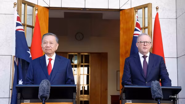 Tổng Bí thư, Chủ tịch nước Tô Lâm và Thủ tướng Australia Anthony Albanese gặp mặt báo chí. (Ảnh: TTXVN)