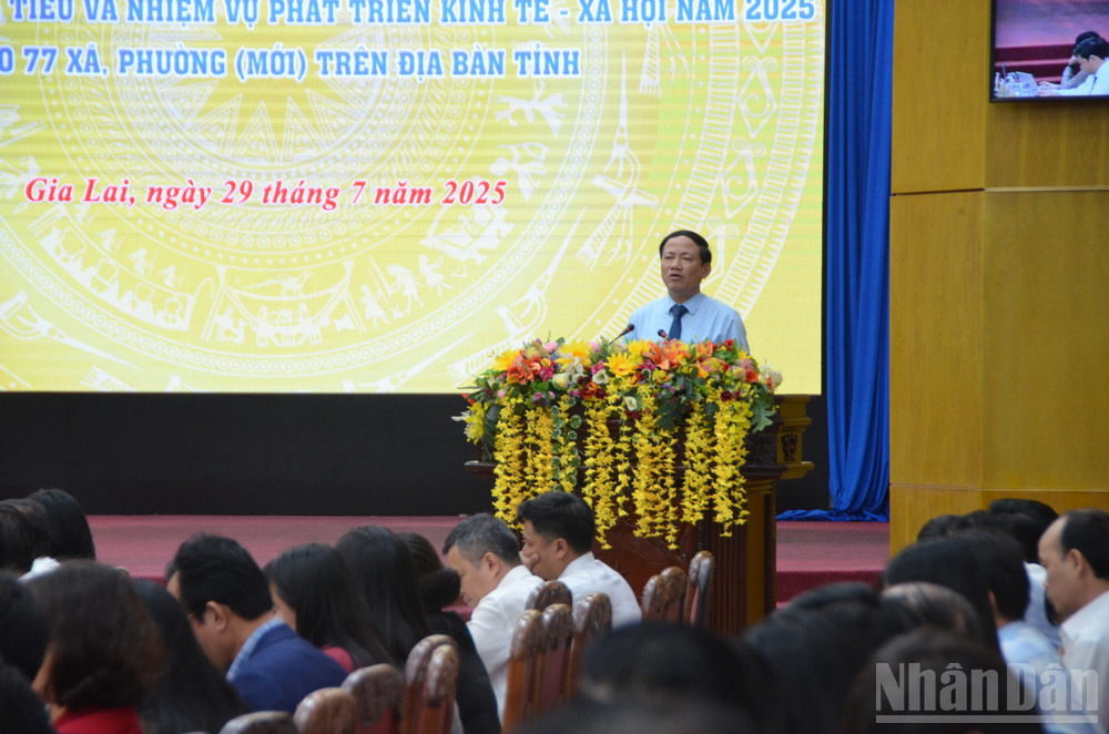 Chủ tịch Ủy ban nhân dân tỉnh Gia Lai Phạm Anh Tuấn yêu cầu lãnh đạo xã, phường cụ thể hóa chỉ tiêu bằng chương trình hành động cụ thể, rõ ràng. ndo_br_dsc-0563.jpg