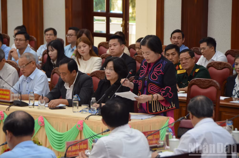 Cộng đồng doanh nghiệp thảo luận sôi nổi, thẳng thắn, đồng thời có nhiều đề xuất, đóng góp thiết thực. 