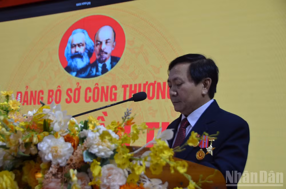 Bí thư Đảng ủy Sơ Công thương phát biểu khai mạc Đại hội.