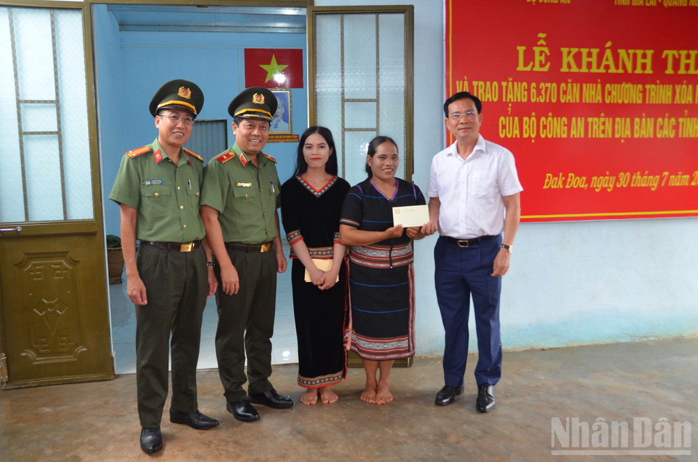 Mỗi căn nhà hoàn thành là kết quả của sự nỗ lực, đồng hành của các cấp, chính quyền các địa phương. ndo_br_dsc-0814.jpg
