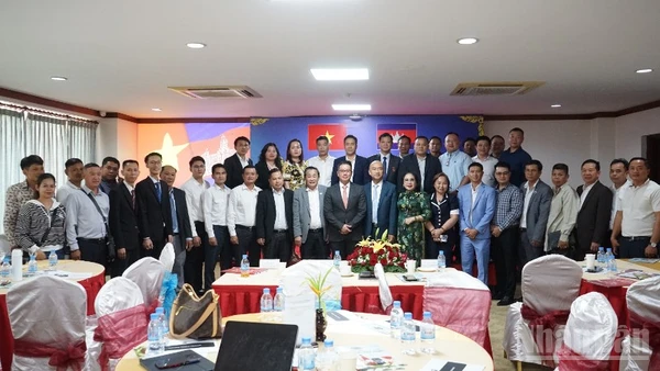 Tọa đàm là cơ hội để lãnh đạo địa phương lắng nghe trực tiếp những trao đổi, kiến nghị của các doanh nghiệp Việt Nam và Campuchia. (Ảnh: HUY VŨ)