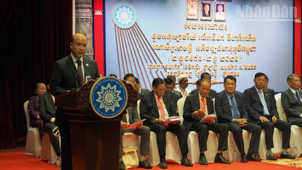Phó Thủ tướng Hun Many, Phó Chủ tịch Hội đồng Mặt trận Đoàn kết phát triển Tổ quốc Campuchia phát biểu tại lễ kỷ niệm.