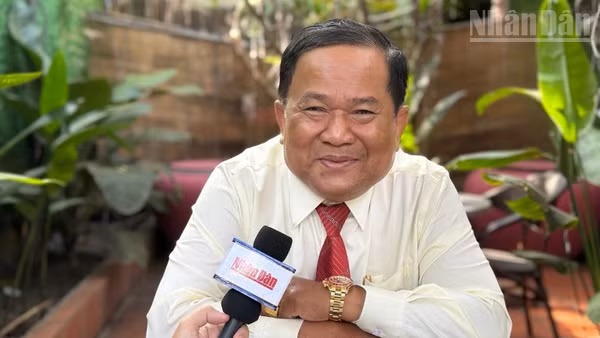 Nhà báo kỳ cựu Khieu Kola đánh giá cao vai trò của Quốc hội Việt Nam trong hành trình dựng nước và giữ nước. (Ảnh: HUY VŨ)