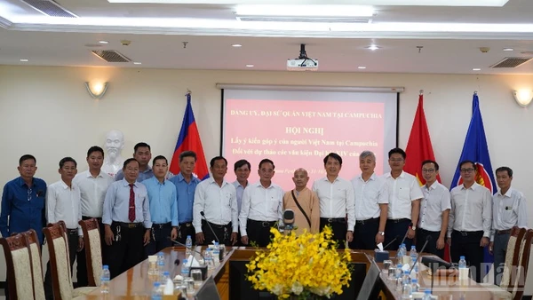 Các đại biểu tham gia lấy ý kiến, góp ý tại hội nghị. (Ảnh: ĐINH TRƯỜNG) 