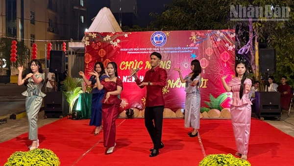 Tiết mục văn nghệ biểu diễn tại Tết Sinh viên-Chào năm mới Xuân Bính Ngọ 2026. (Ảnh: HUY VŨ)