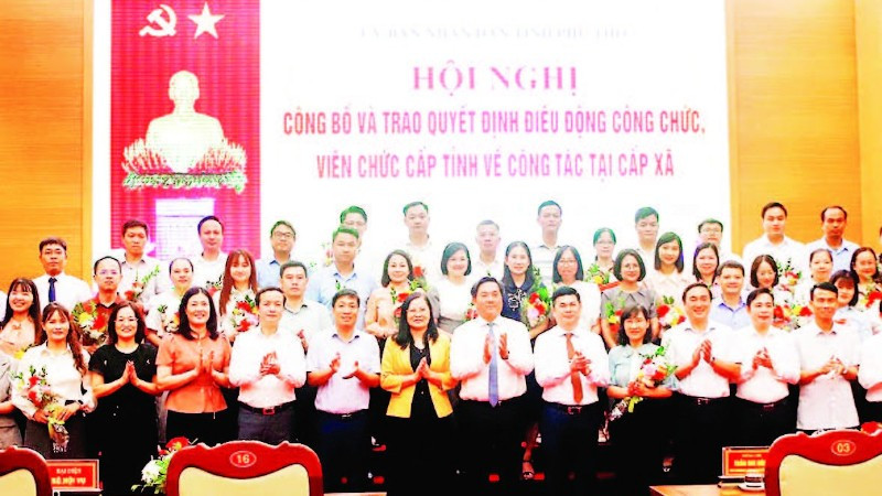 Lãnh đạo tỉnh Phú Thọ và các công chức, viên chức cấp tỉnh được điều động về xã.