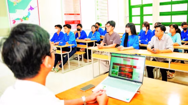 Họp Đội tuyên truyền của sinh viên Trường đại học Sư phạm kỹ thuật Vĩnh Long.