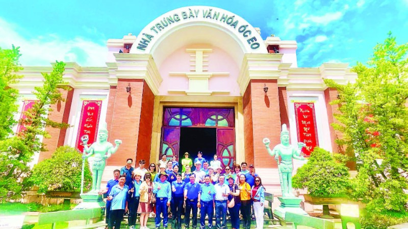 Nhà trưng bày văn hóa Óc Eo trở thành điểm tham quan lý thú cho các nhà nghiên cứu, khảo cổ.