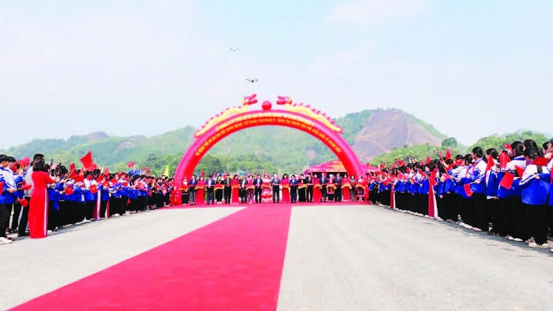 Lễ cắt băng thông xe kỹ thuật dự án đường cao tốc Tuyên Quang-Hà Giang giai đoạn 1.