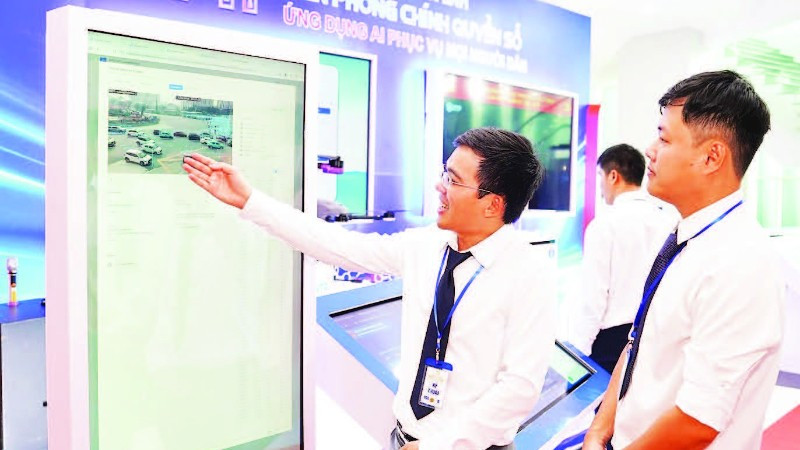 Thành phố Hồ Chí Minh triển khai nhiều nền tảng số và ứng dụng trí tuệ nhân tạo để phục vụ tốt hơn người dân, doanh nghiệp. (Ảnh THẾ ANH)