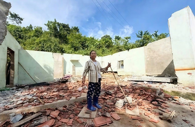 Một trong bốn hộ dân ở bản Ang, xã Tương Dương, Nghệ An được Quỹ Thiện Tâm hỗ trợ 60 triệu đồng để làm nhà mới. q3.jpg