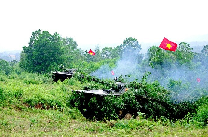 Lữ đoàn Tăng thiết giáp 206 tham gia diễn tập khu vực phòng thủ với tỉnh Nghệ An. (Ảnh: Báo Quân khu 4) a11.jpg
