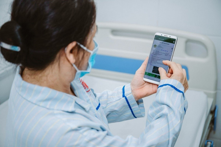 Người bệnh có thể tạm ứng thanh toán và hoàn ứng online ngay tại khoa, rất thuận tiện và giảm thời gian chờ đợi thanh toán. app-bvtp-vinh.jpg