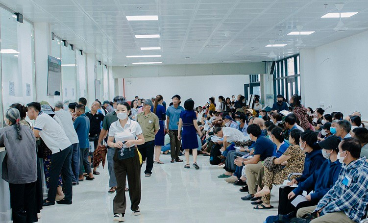 Nơi đón tiếp bệnh nhân ở cơ sở mới khang trang, rộng rãi. (Ảnh chụp vào sáng 9/6) ads-8416.jpg
