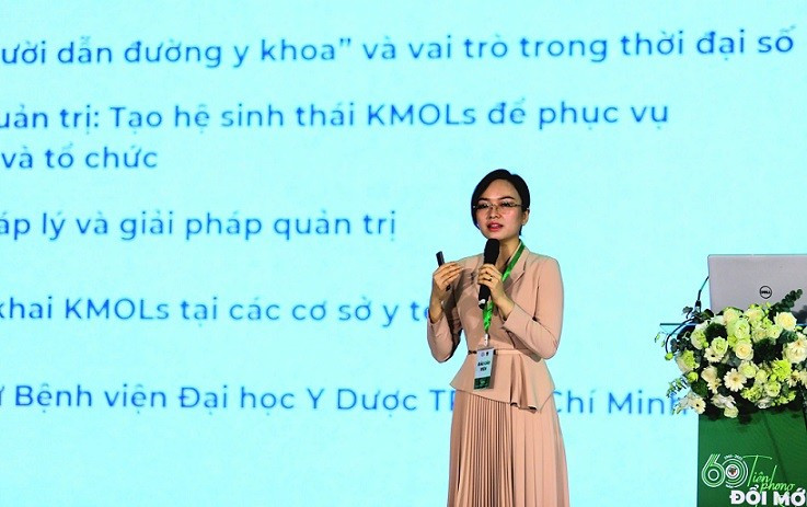 Thạc sĩ Đỗ Thị Nam Phương, Trưởng Trung tâm truyền thông (Bệnh viện Đại học Y Dược Thành phố Hồ Chí Minh) trình bày về xây dựng kỹ năng truyền thông dành cho chuyên gia y tế, tạo ảnh hưởng trong xã hội. z6750351469383-b4e2d662fca2e41ffa874966ed178549.jpg