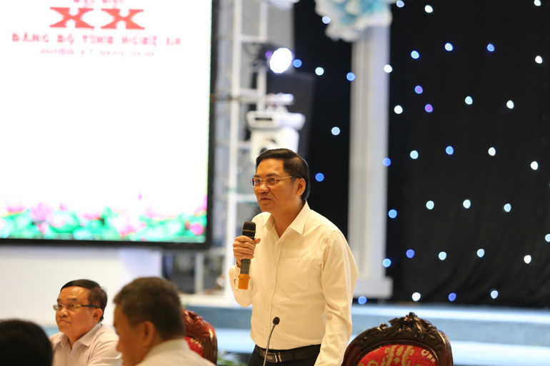 Comrade Hoang Nghia Hieu answered journalists' questions about the 20th Nghe An Provincial Party Congress. img5381-1759204733381330773154.jpg