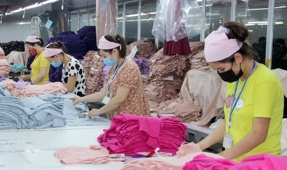 Sản xuất tại các nhà máy may xuất khẩu Nghệ An hoạt động ổn định. uploaded-quanganbna-2021-09-12-dddd5275422-1292021.jpg