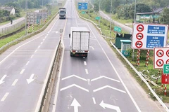 Tuyến đường cao tốc Cam Lộ-La Sơn xuất hiện nhiều bất cập tiềm ẩn nguy cơ xảy ra tai nạn giao thông.