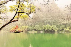 Trải nghiệm nghỉ ngơi trên hồ Lân Ty.