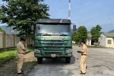 Xử lý nghiêm tình trạng xe quá tải hoành hành ở Hòa Bình (Ảnh: Báo Giao thông).