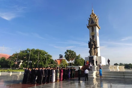 Kỷ niệm Ngày Thương binh - Liệt sĩ tại Phnom Penh, sáng 27-7