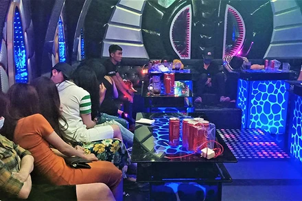 Các đối tượng bị bắt quả tang sử dụng trái phép chất ma túy.