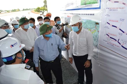 Thủ tướng Nguyễn Xuân Phúc yêu cầu phải bảo đảm tiến độ và chất lượng của dự án.