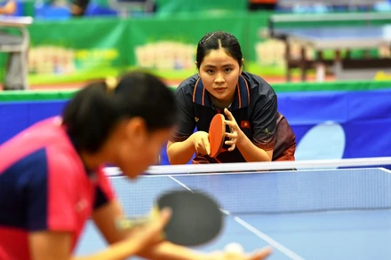 Bên cạnh việc quy tụ những tay vợt đỉnh cao của bóng bàn Việt Nam, Giải vô địch bóng bàn toàn quốc Báo Nhân Dân còn có sự góp mặt của nhiều nữ VĐV tài năng, xinh đẹp thu hút sự chú ý của người hâm mộ mỗi lần xuất hiện.