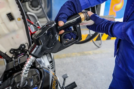 Giá xăng, dầu được giữ ổn định. (Ảnh minh họa: moit.gov.vn)