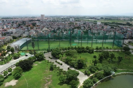 Sân tập golf nằm trong công viên Hoàng Hoa Thám, TP Bắc Giang.