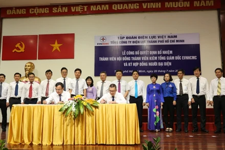 Lễ ký hợp đồng người đại diện Tổng Giám đốc.