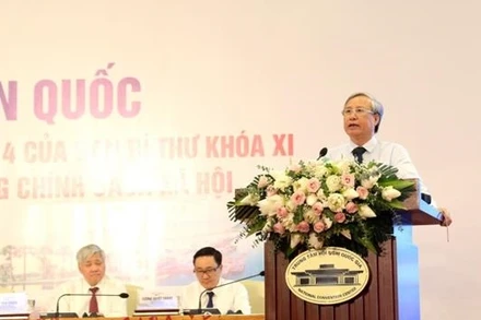 Thường trực Ban Bí thư Trần Quốc Vượng phát biểu tại Hội nghị.