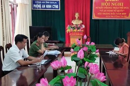 Bà V. phải viết cam kết vì đưa thông tin sai sự thật về dịch Covid-19 (Ảnh: CA cung cấp)