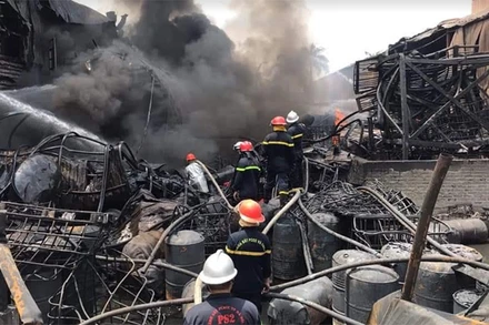 Hiện trường vụ cháy tại khu vực cảng Đức Giang sáng 30-6.